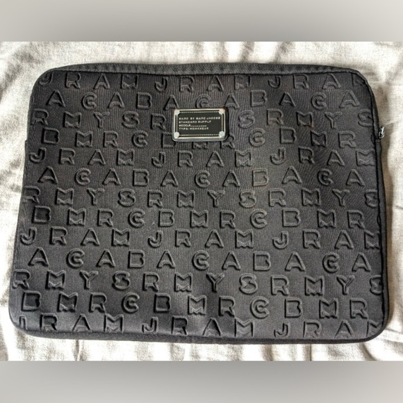 Marc By Marc Jacobs Embossed Black Laptop Sleeve - Picture 3 of 4